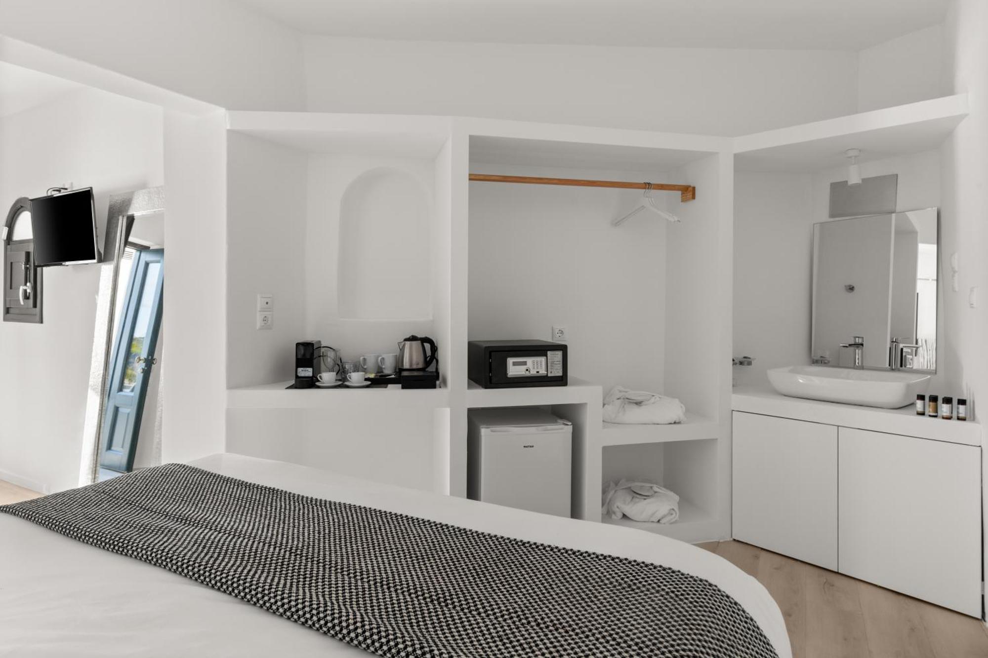 Mill Houses New Elegant Suites Fira (Santorini) Esterno foto